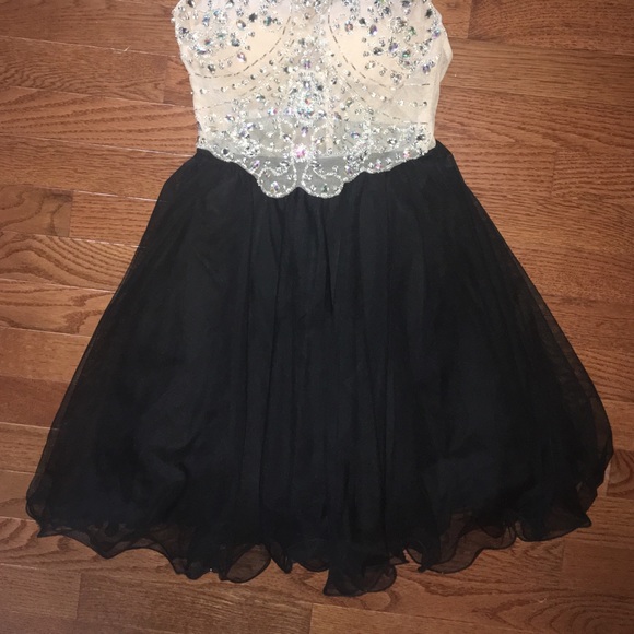 Black and Nude Formal Dress - Picture 2 of 6